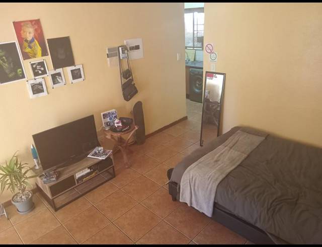 1 BEDROOM APARTMENT FOR SALE IN CLUBVIEW